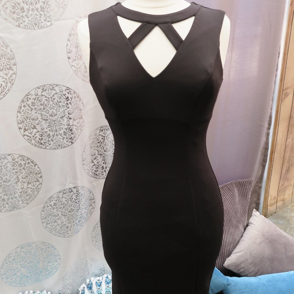 Gorgeous Guess form fitting black dress